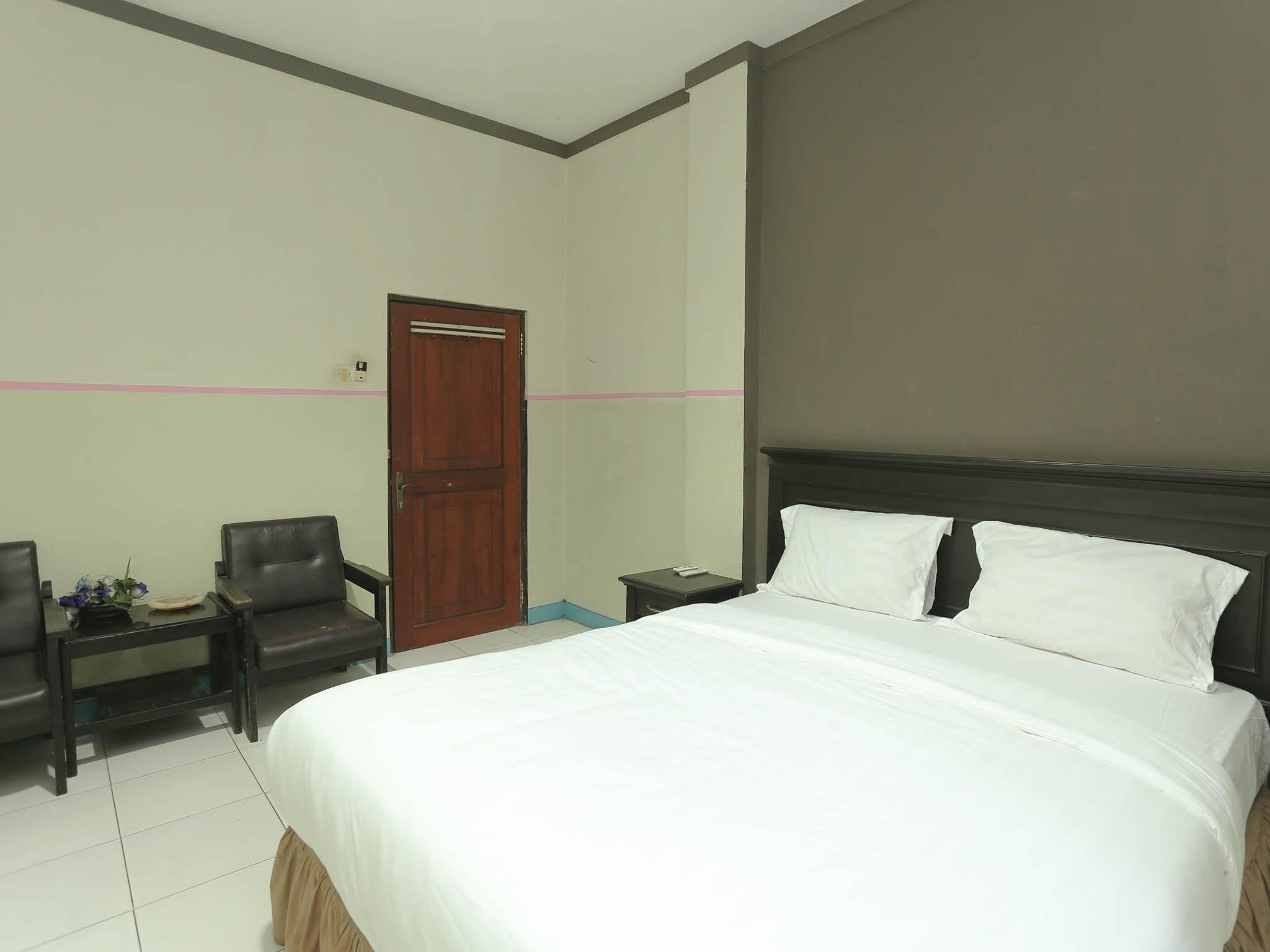 Urbanview Hotel Kharisma Banjarmasin บันจาร์มาซิน ภายนอก รูปภาพ