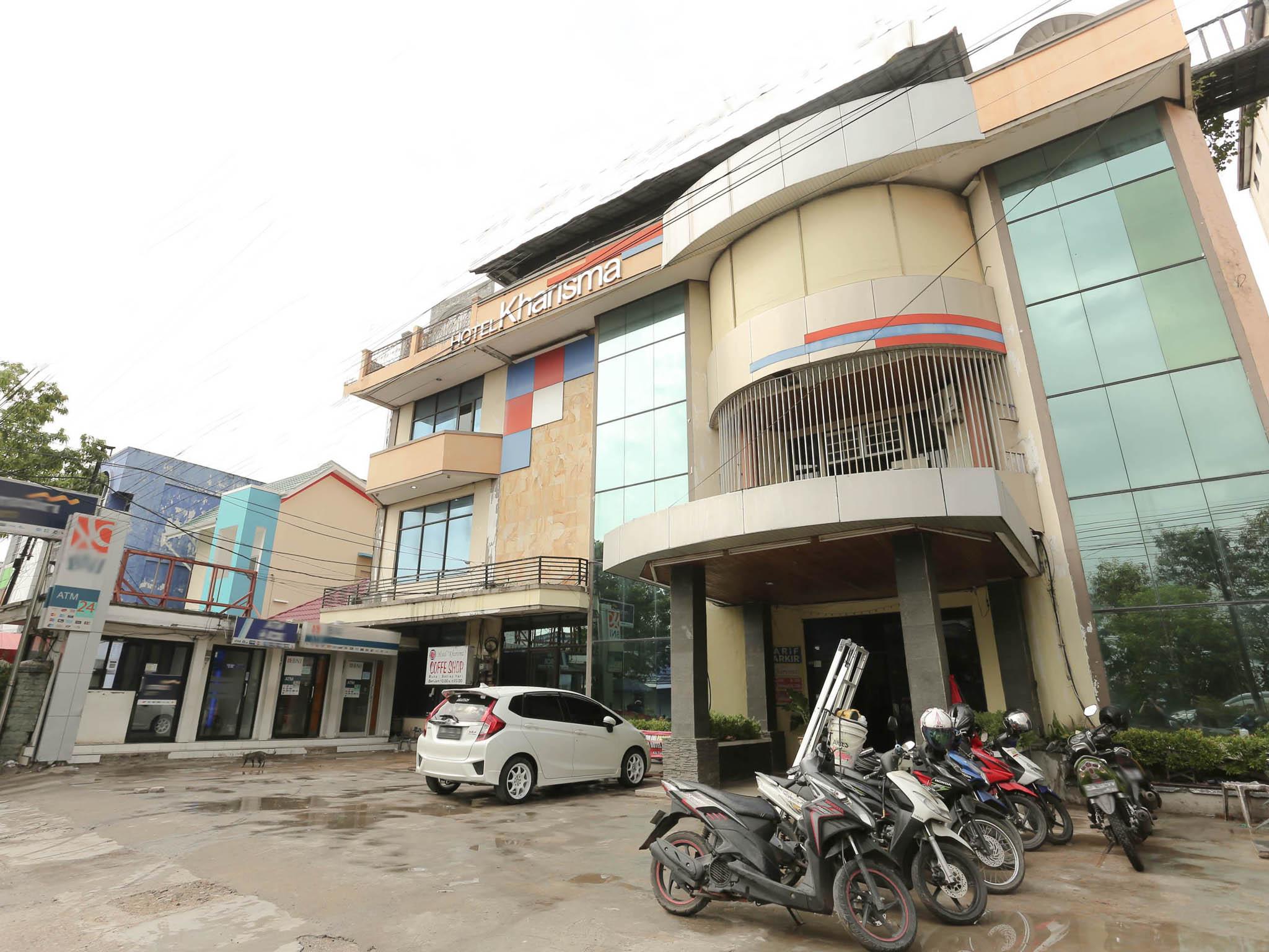 Urbanview Hotel Kharisma Banjarmasin บันจาร์มาซิน ภายนอก รูปภาพ