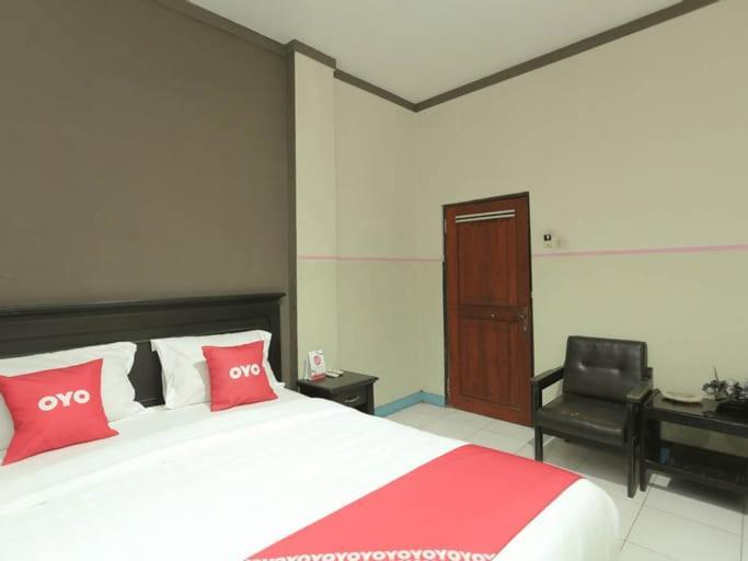 Urbanview Hotel Kharisma Banjarmasin บันจาร์มาซิน ภายนอก รูปภาพ