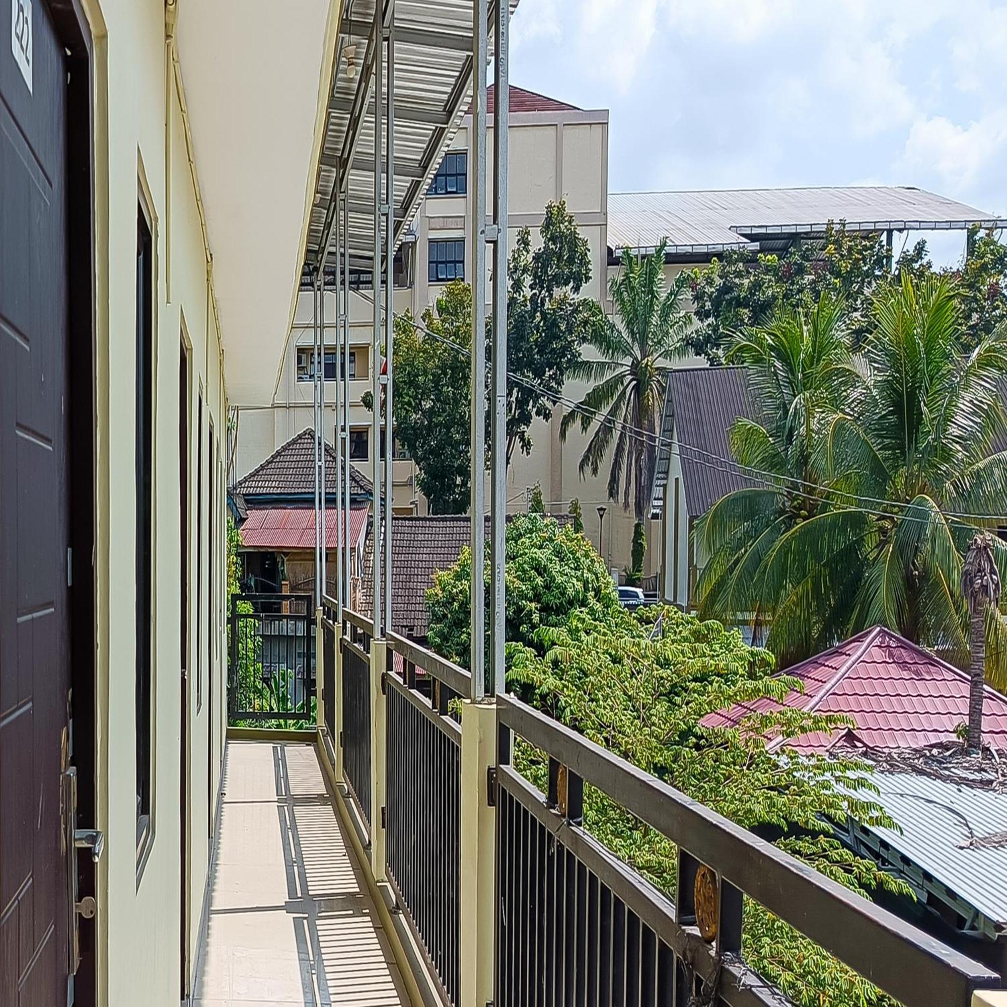 Urbanview Hotel Kharisma Banjarmasin บันจาร์มาซิน ภายนอก รูปภาพ