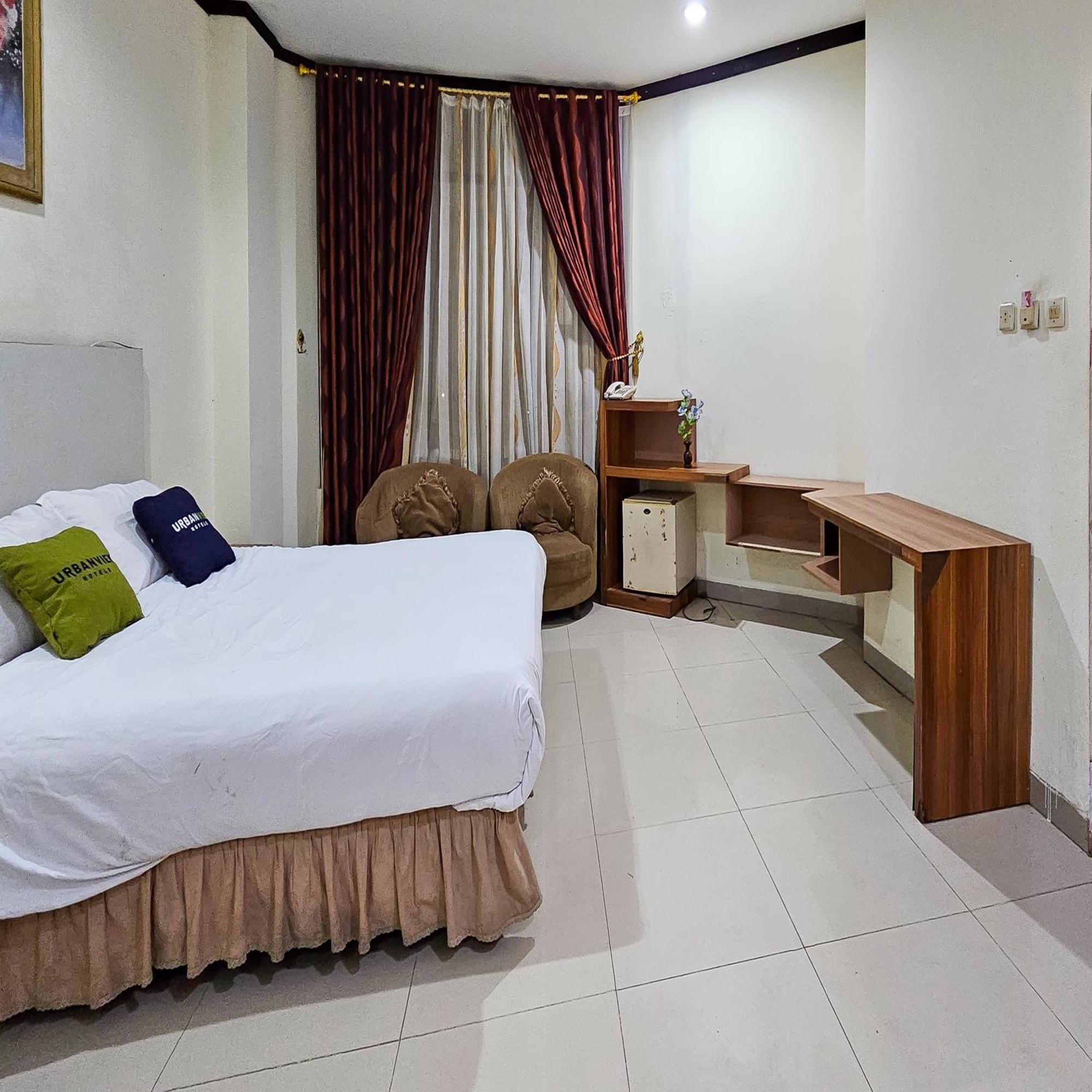 Urbanview Hotel Kharisma Banjarmasin บันจาร์มาซิน ภายนอก รูปภาพ