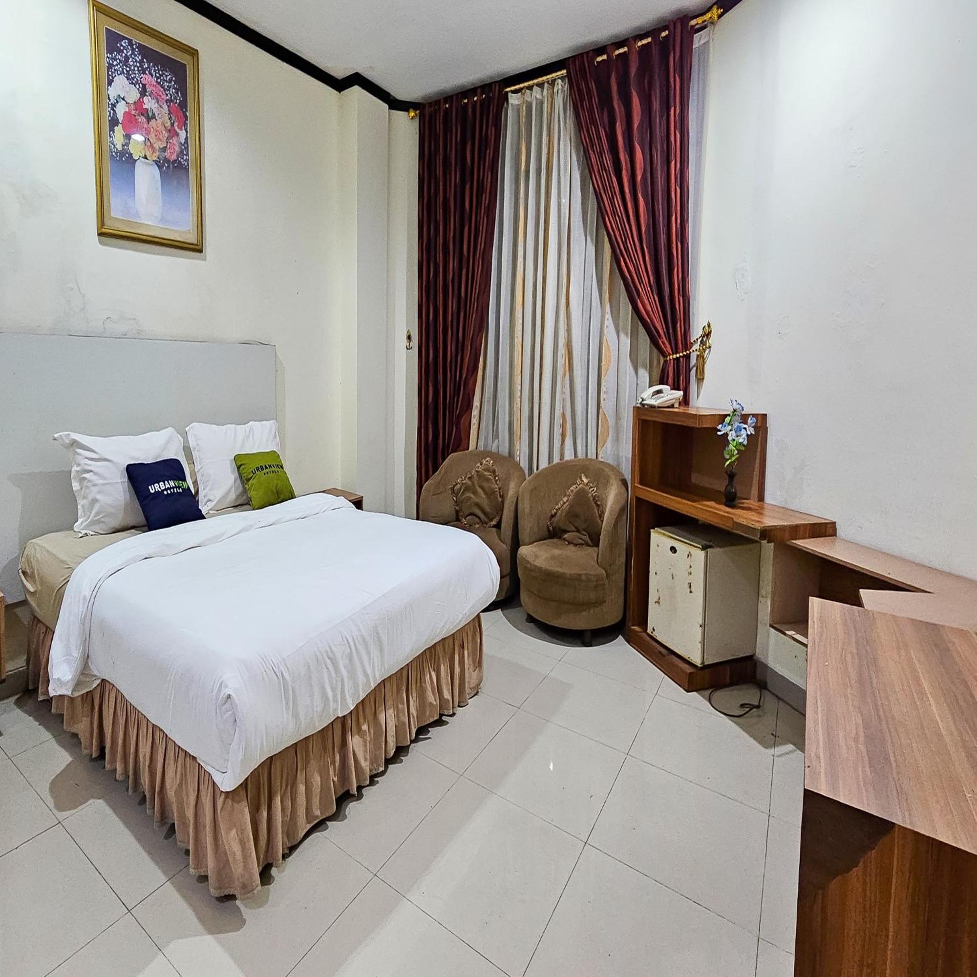 Urbanview Hotel Kharisma Banjarmasin บันจาร์มาซิน ภายนอก รูปภาพ