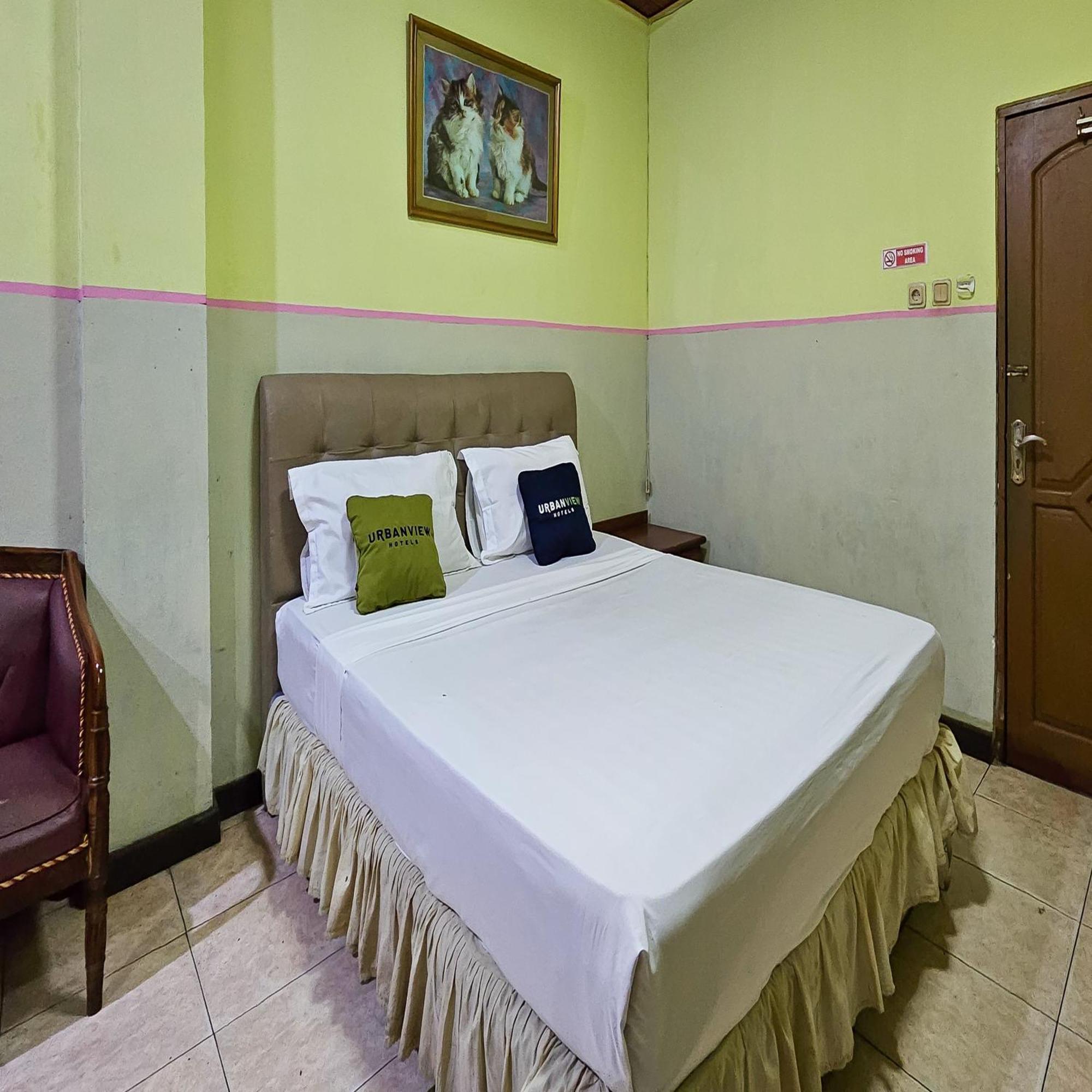 Urbanview Hotel Kharisma Banjarmasin บันจาร์มาซิน ภายนอก รูปภาพ