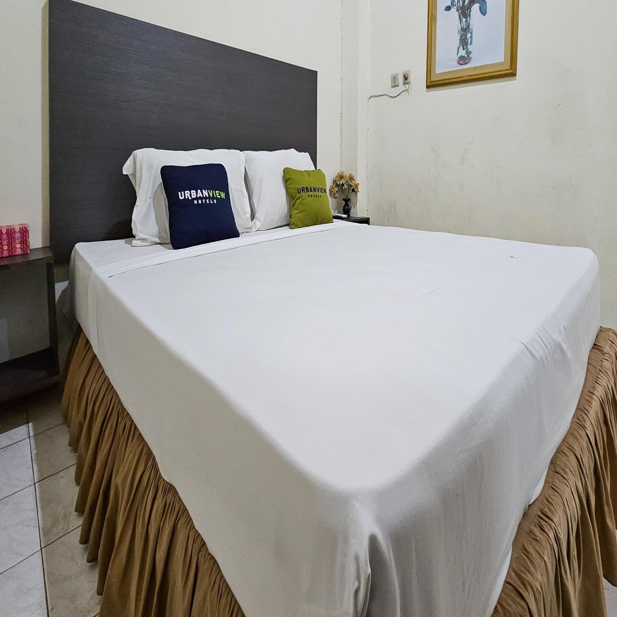 Urbanview Hotel Kharisma Banjarmasin บันจาร์มาซิน ภายนอก รูปภาพ