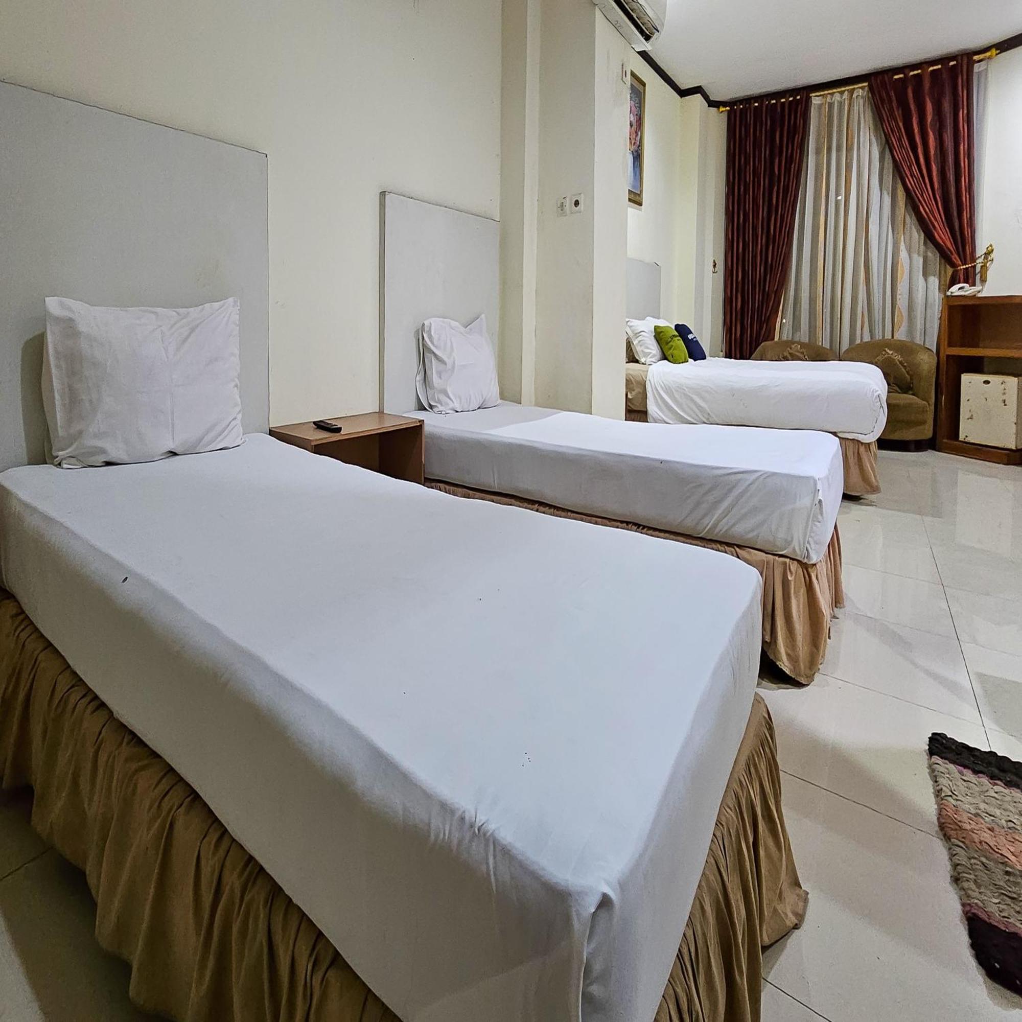 Urbanview Hotel Kharisma Banjarmasin บันจาร์มาซิน ภายนอก รูปภาพ