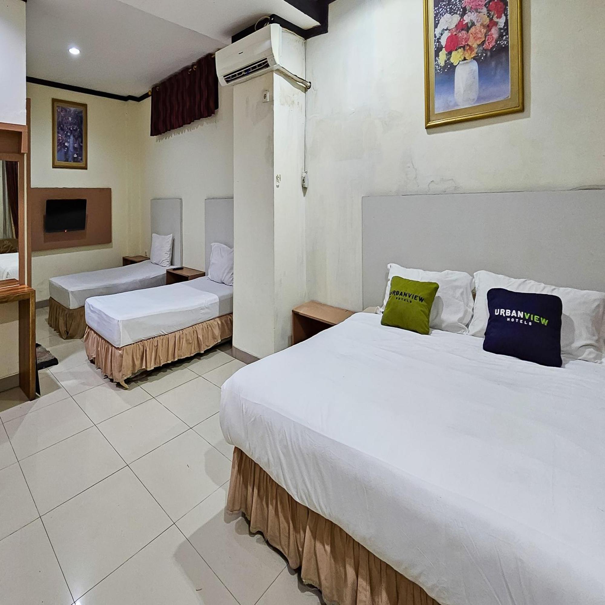 Urbanview Hotel Kharisma Banjarmasin บันจาร์มาซิน ภายนอก รูปภาพ