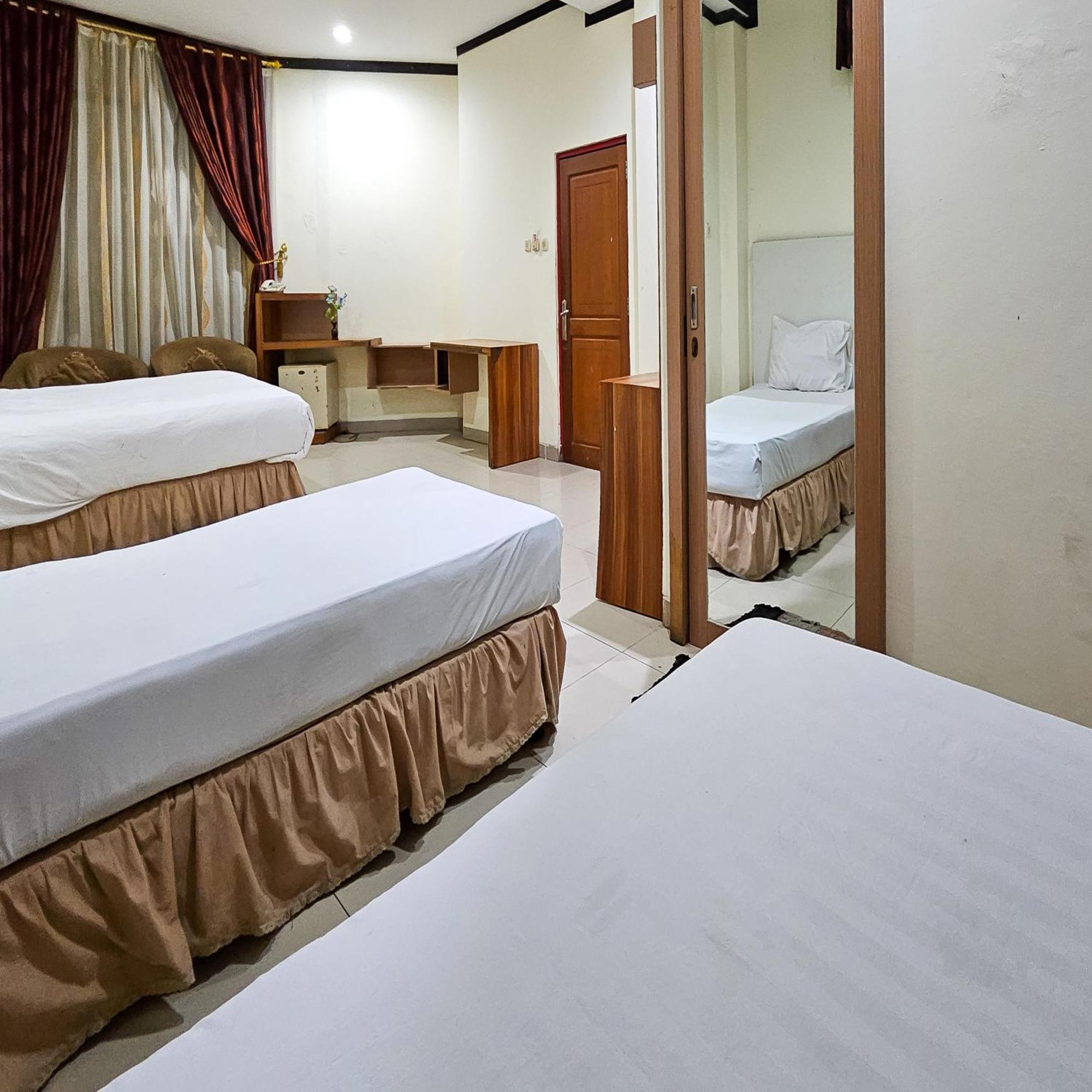 Urbanview Hotel Kharisma Banjarmasin บันจาร์มาซิน ภายนอก รูปภาพ