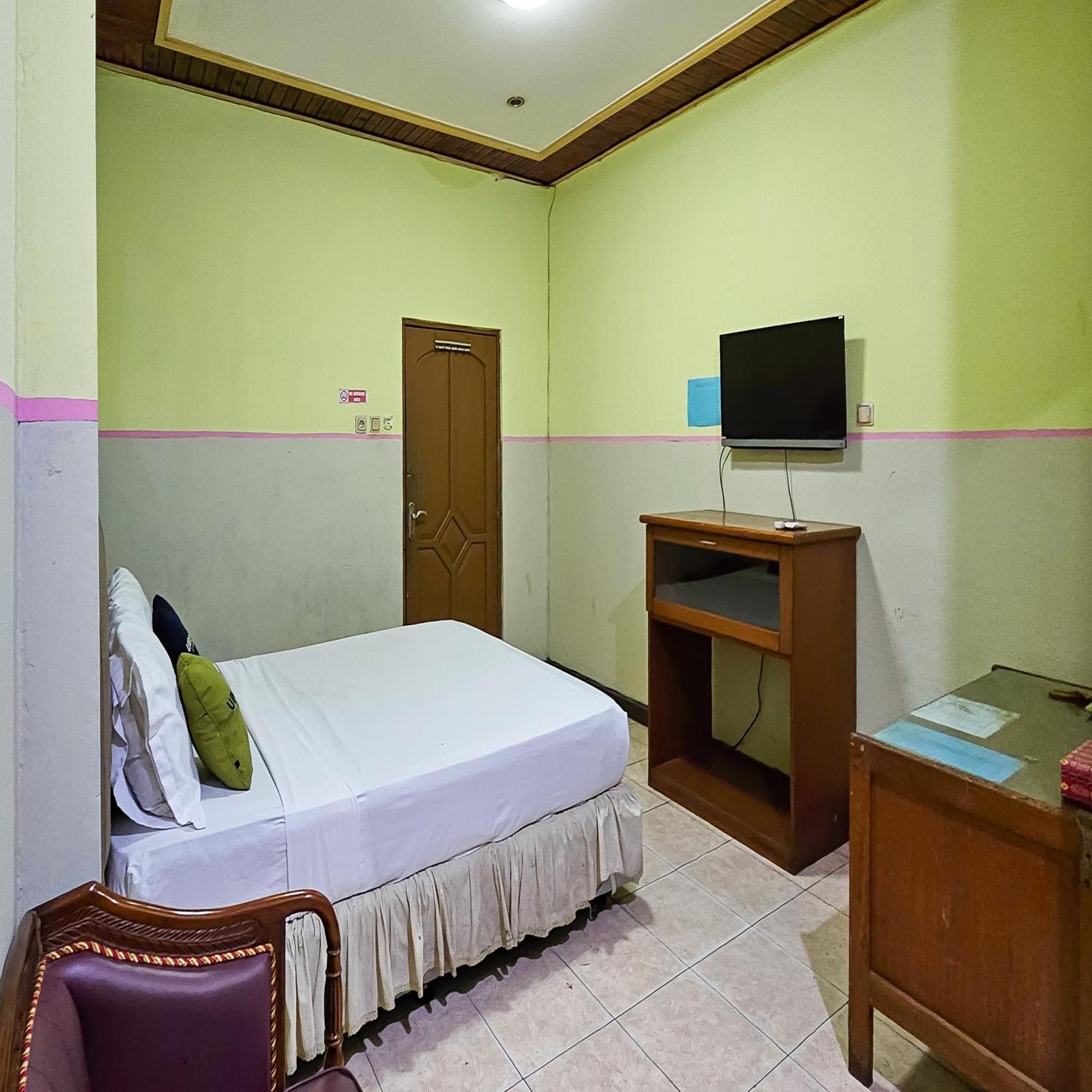 Urbanview Hotel Kharisma Banjarmasin บันจาร์มาซิน ภายนอก รูปภาพ
